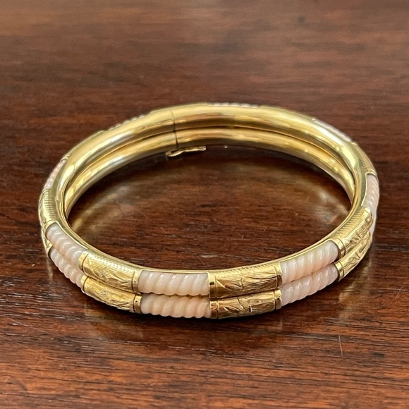Solid 14K yellow gold & carved natural angel skin coral hinged bangle bracelet - Picture 11 of 12